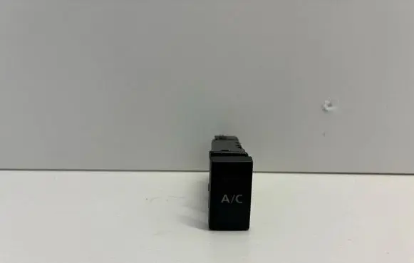 Land Rover Freelander Air conditioning (A/C) switch YUG500300PUY