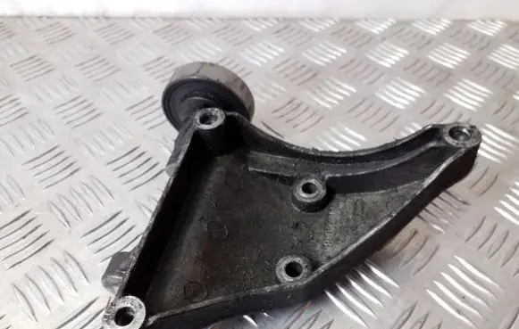 Audi A4 S4 B5 8D A/C compressor mount bracket 059260885E