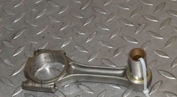 Volkswagen Touran I Connecting rod/conrod 038J