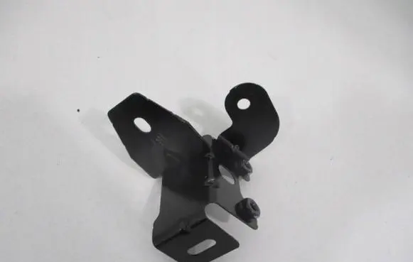Citroen DS5 Fender mounting bracket 9802816180