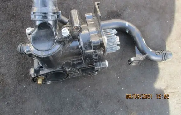 Volkswagen Golf VII Water pump 06H121011T