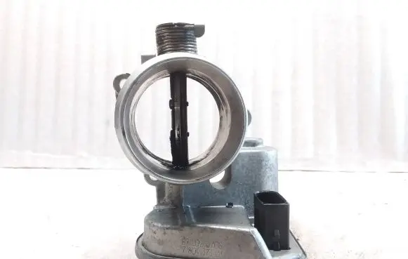 BMW 1 E81 E87 Throttle valve 7804373