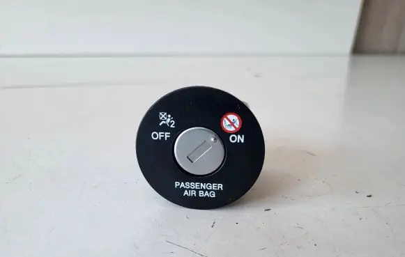 Hyundai Santa Fe Passenger airbag on/off switch 