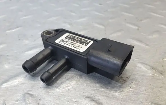 Volkswagen Jetta VI Exhaust gas pressure sensor 076906051B 13440887