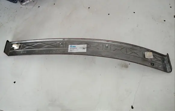 BMW 5 E39 Dashboard glove box trim 8211434