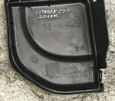 Citroen C4 II Fuse box cover 9658418180