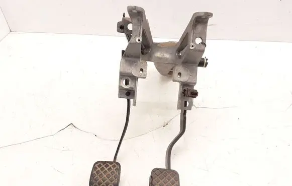 Audi 80 90 B2 Brake pedal 811721115K