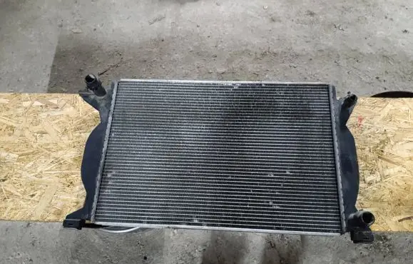 Audi A4 S4 B7 8E 8H Coolant radiator