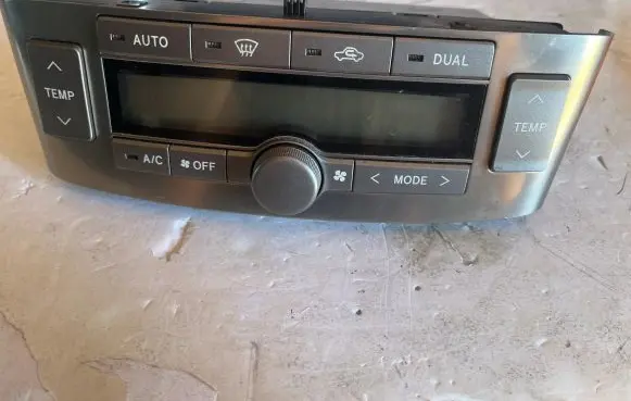 Toyota Avensis T250 Climate control unit 5590005140 DENSO