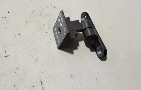 BMW 5 F10 F11 Front door lower hinge 7259594