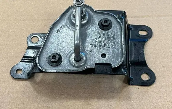 Cupra Formentor Engine bonnet/hood lock/latch loop/hook 3V0823186A 5FF823144