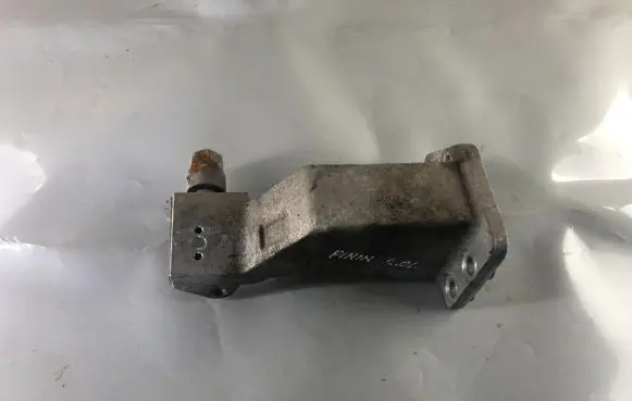 Mitsubishi Pajero Pinin Engine mounting bracket