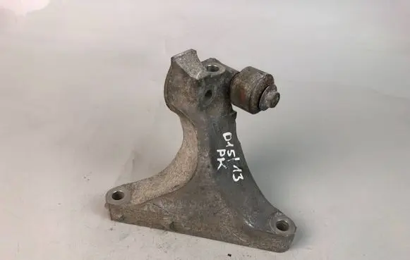 Subaru Outback (BS) Engine mounting bracket