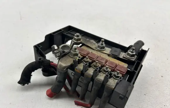Opel Astra J Fuse module C10000005