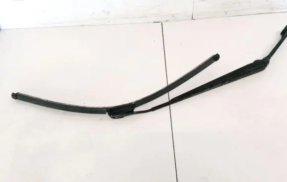 Nissan X-Trail T30 Front wiper blade arm B46LD