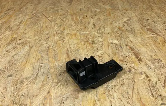 Volvo XC90 Front bumper mounting bracket 31353763