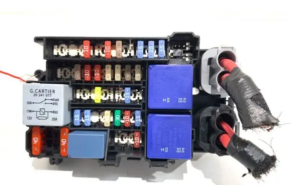 Renault Megane III Fuse box set 1801330-1