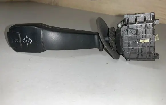 BMW 5 E39 Indicator stalk 8352172