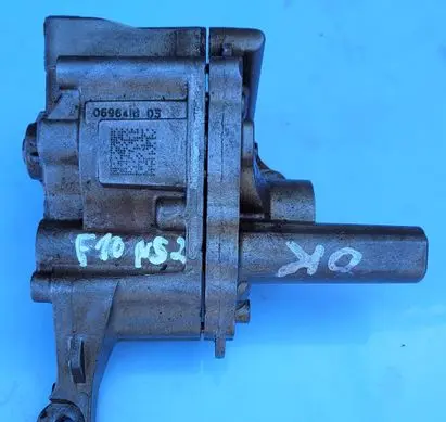 BMW 5 F10 F11 Oil pump 