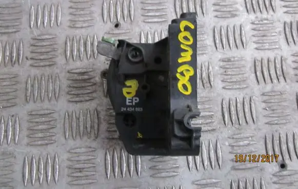 Opel Combo C Front door lock 24436883