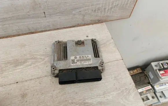 Volkswagen Touran I Engine control unit/module 03G906021DM 1039S13438 0281012737