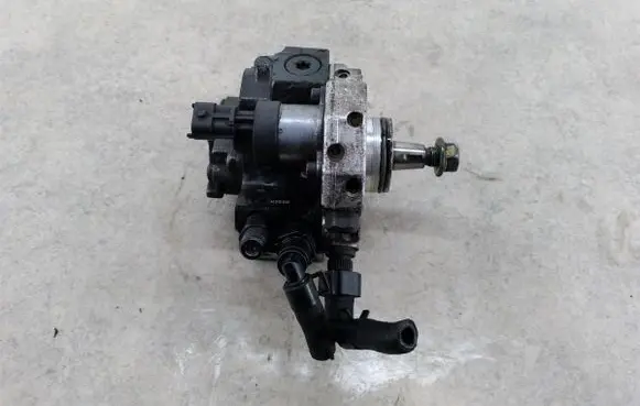 KIA Sorento Fuel injection high pressure pump 331004A010