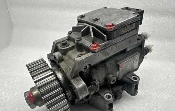 Audi A6 S6 C5 4B Fuel injection high pressure pump 059130106L