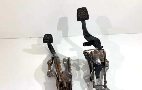 Toyota Yaris Pedal assembly 