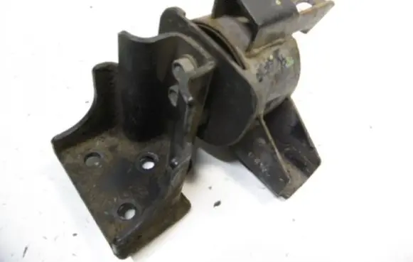 Hyundai i10 Engine mounting bracket