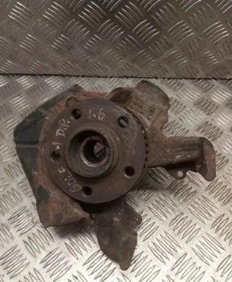 Volkswagen Golf IV Front wheel hub