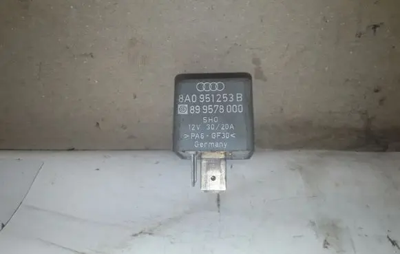 Audi A6 S6 C4 4A Fuel pump relay 8A0951253B 899578000