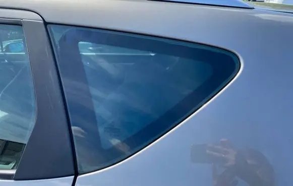 Peugeot 407 Rear vent window glass