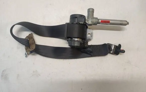 Volvo S60 Middle seatbelt (rear) 