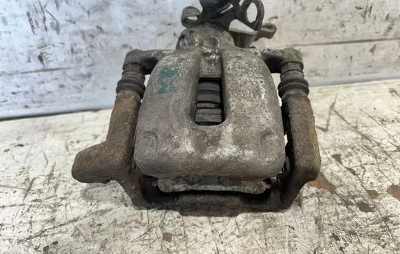 Volkswagen Golf V Rear brake caliper 8609
