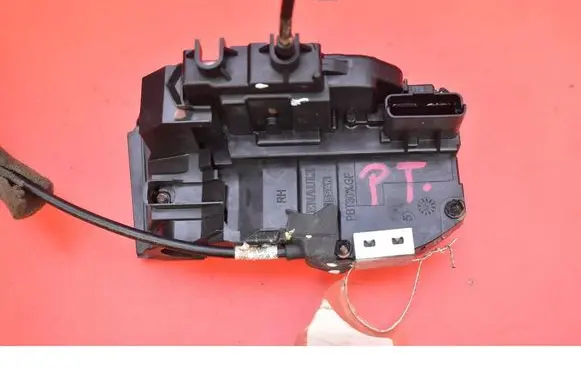 Nissan Qashqai Rear door lock