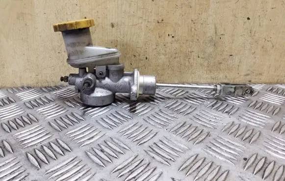 Subaru Legacy Clutch master cylinder