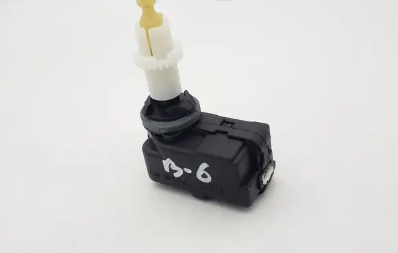 Volkswagen PASSAT B6 Headlight level adjustment motor 1Q0941295