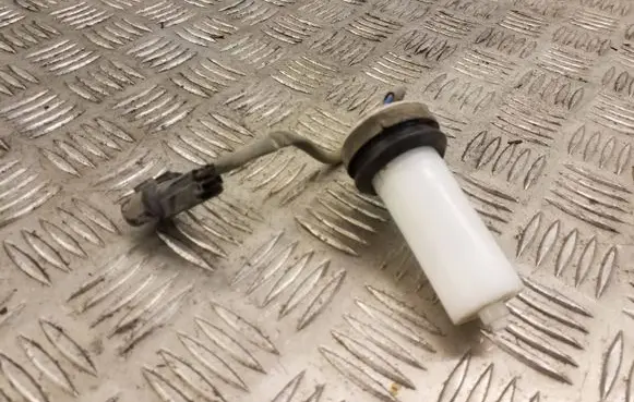 KIA Carens III Windshield washer fluid level sensor 