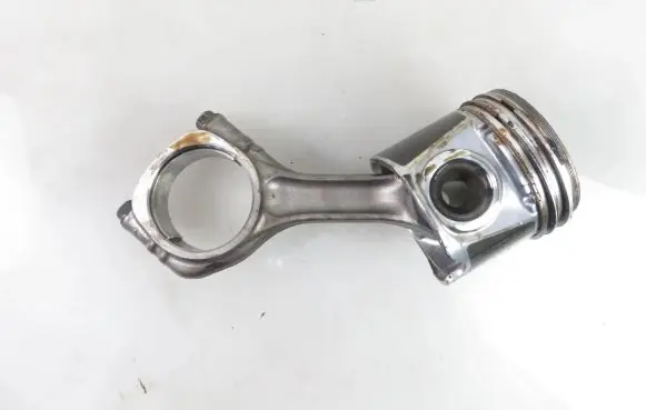 Iveco Daily 6th gen Piston with connecting rod