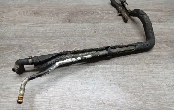 Volvo V70 Fuel main line pipe