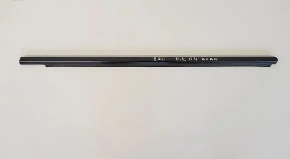 Nissan Note (E11) Front door glass trim molding 
