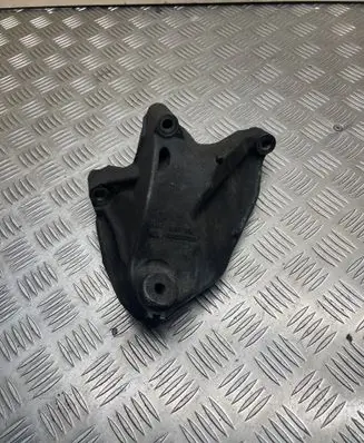 Engine mounting bracket