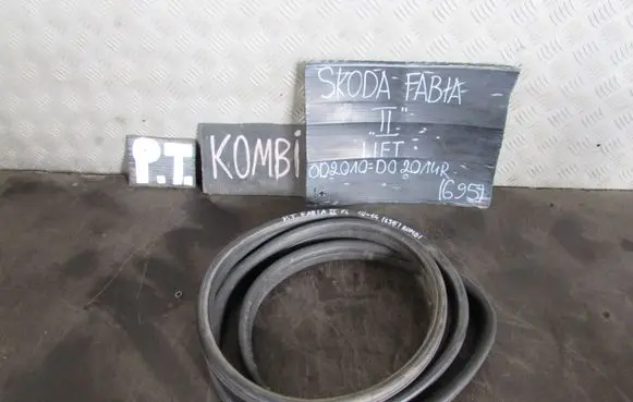 Skoda Fabia Mk2 (5J) Rubber seal loading door 
