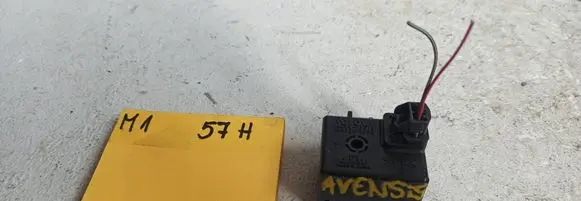 Toyota Avensis T250 Other relay 8665013010 0689003870