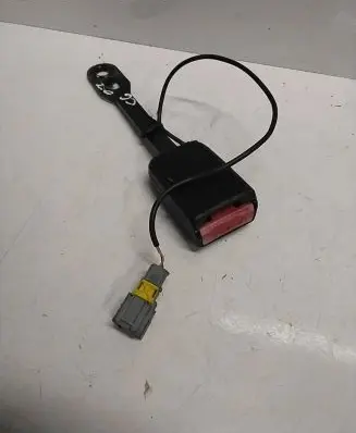 Front seatbelt buckle