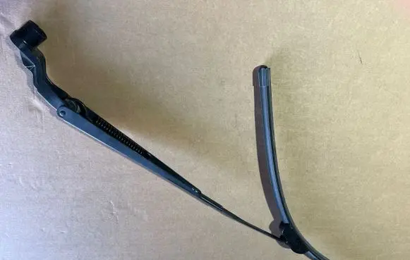 Nissan Note (E12) Windshield/front glass wiper blade NWBZ8472
