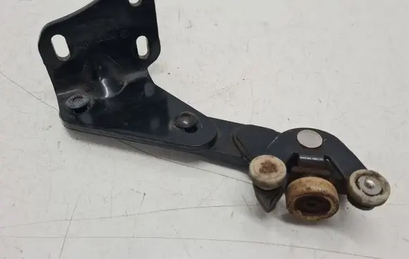 Volkswagen Caddy Sliding door lower roller guide/hinge 2K0843397A