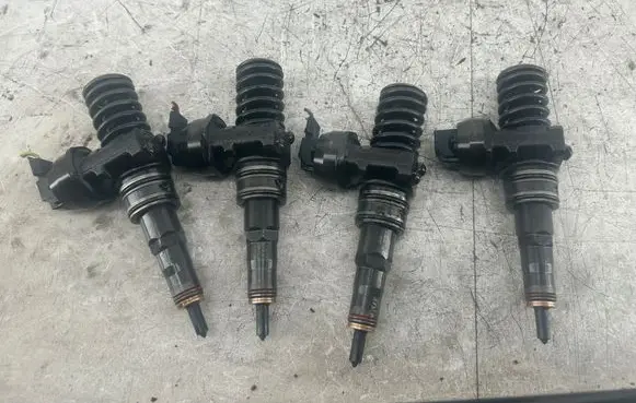 Volkswagen Caddy Fuel injectors set 0414720215