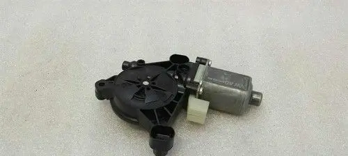 Mercedes-Benz S W222 Front door window regulator motor 8W0959802