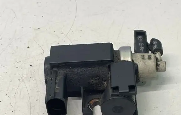 Audi A4 S4 B7 8E 8H Turbo solenoid valve 8E0906627C